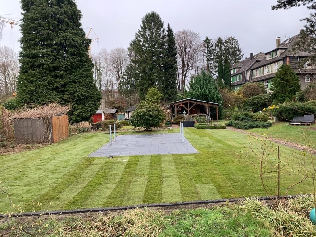 Präzise Heckenpflege