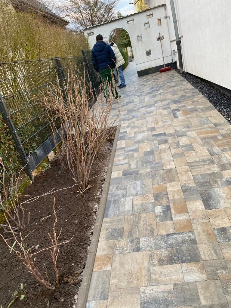 Moderne Außenanlagen